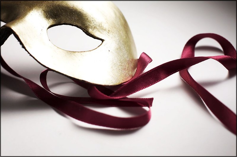 Pronti a nascondersi dietro la solita maschera